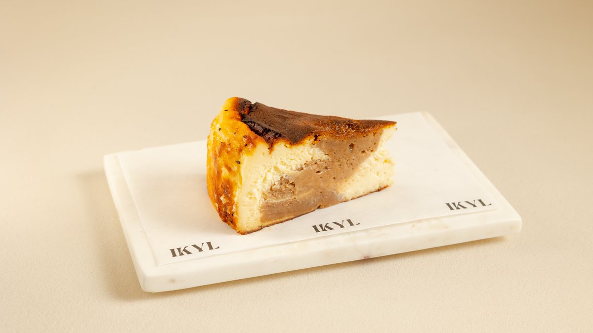 BASQUE CHEESECAKES  LOTUS